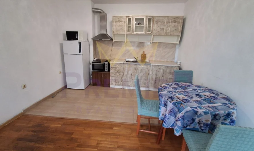 דירת שני חדרים מרוהטת בסמוך לשוק קולחוזן ולגרנד מול -  - snimka 1 - Imoti Premier
