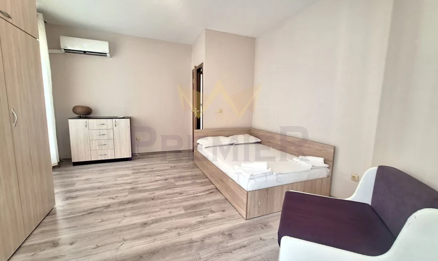 דירה מרווחת בת שלושה חדרים עם מרפסת גדולה באתר הנופש חופי הזהב (זלטני פיאסאצי) - - snimka 13 - Imoti Premier