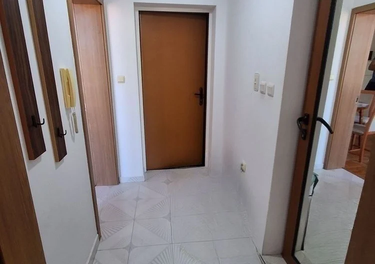 דירת שני חדרים מרוהטת בסמוך לשוק קולחוזן ולגרנד מול -  - snimka 13 - Imoti Premier