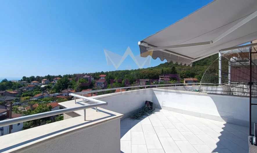 2-bedroom luxury apartment with a huge terrace and incredible sea panorama -  - snimka 2 - Imoti Premier