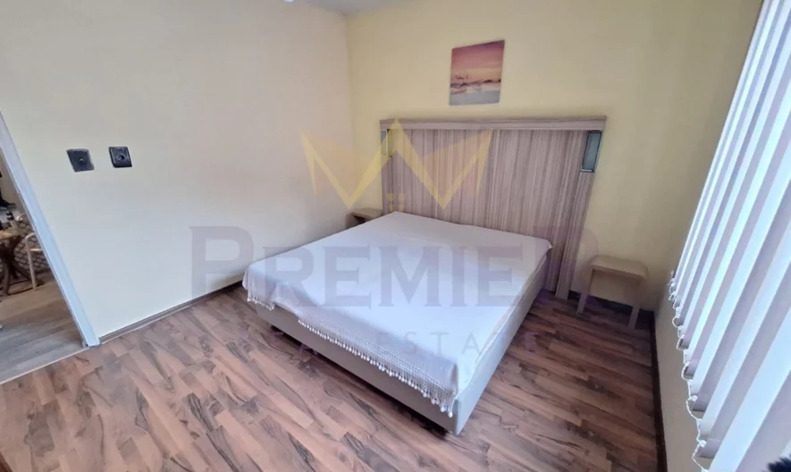 2 отделни входа = 2 апартамента в една къща СЪРЦЕТО НА КАРНОБАТ  ДВУЕТАЖНА ГОЛЯМА КЪЩА С ДВА ВХОДА ЗА ДВЕ СЕМЕЙСТВА! -  - снимка 12 - Имоти Премиер