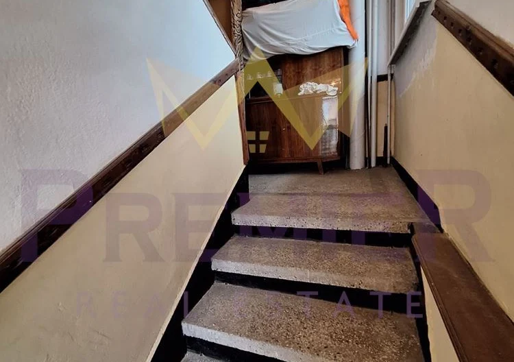 2 отделни входа = 2 апартамента в една къща СЪРЦЕТО НА КАРНОБАТ  ДВУЕТАЖНА ГОЛЯМА КЪЩА С ДВА ВХОДА ЗА ДВЕ СЕМЕЙСТВА! -  - снимка 13 - Имоти Премиер