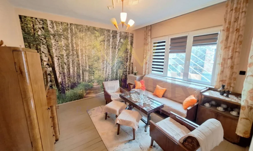 2 отделни входа = 2 апартамента в една къща СЪРЦЕТО НА КАРНОБАТ  ДВУЕТАЖНА ГОЛЯМА КЪЩА С ДВА ВХОДА ЗА ДВЕ СЕМЕЙСТВА! -  - снимка 15 - Имоти Премиер