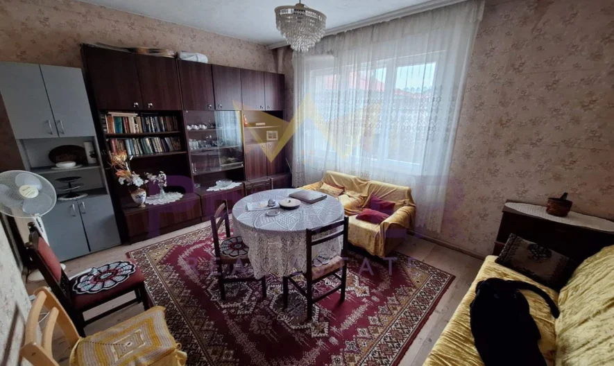 2 отделни входа = 2 апартамента в една къща СЪРЦЕТО НА КАРНОБАТ  ДВУЕТАЖНА ГОЛЯМА КЪЩА С ДВА ВХОДА ЗА ДВЕ СЕМЕЙСТВА! -  - снимка 17 - Имоти Премиер