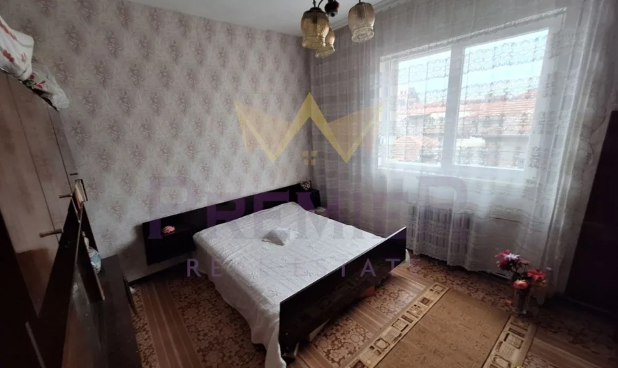 2 отделни входа = 2 апартамента в една къща СЪРЦЕТО НА КАРНОБАТ  ДВУЕТАЖНА ГОЛЯМА КЪЩА С ДВА ВХОДА ЗА ДВЕ СЕМЕЙСТВА! -  - снимка 20 - Имоти Премиер