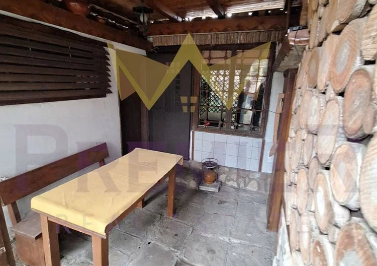 2 отделни входа = 2 апартамента в една къща СЪРЦЕТО НА КАРНОБАТ  ДВУЕТАЖНА ГОЛЯМА КЪЩА С ДВА ВХОДА ЗА ДВЕ СЕМЕЙСТВА! -  - снимка 24 - Имоти Премиер