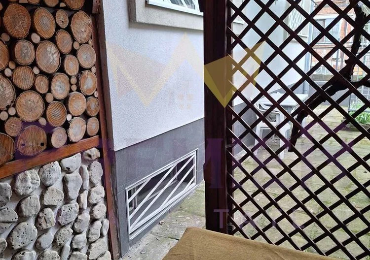 2 отделни входа = 2 апартамента в една къща СЪРЦЕТО НА КАРНОБАТ  ДВУЕТАЖНА ГОЛЯМА КЪЩА С ДВА ВХОДА ЗА ДВЕ СЕМЕЙСТВА! -  - снимка 25 - Имоти Премиер