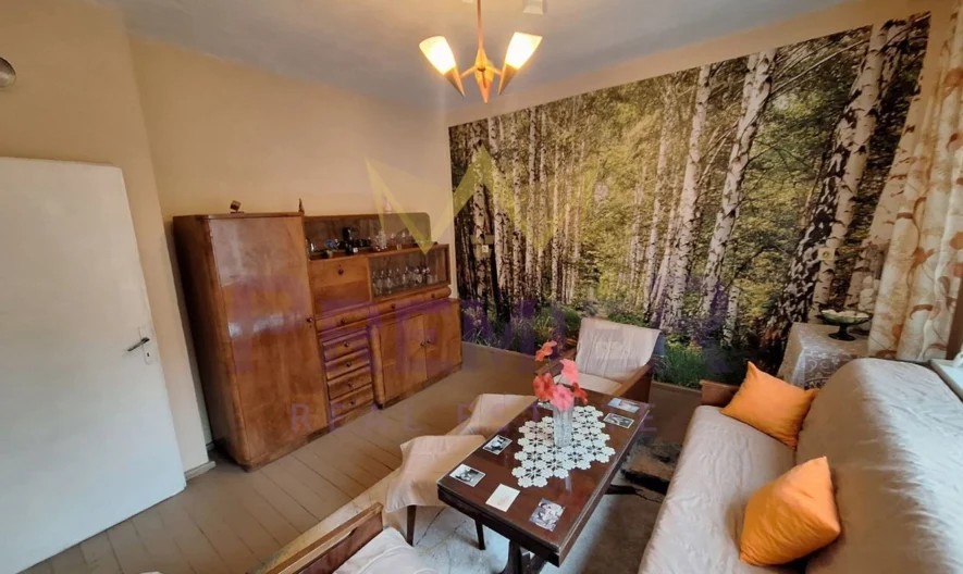 2 отделни входа = 2 апартамента в една къща СЪРЦЕТО НА КАРНОБАТ  ДВУЕТАЖНА ГОЛЯМА КЪЩА С ДВА ВХОДА ЗА ДВЕ СЕМЕЙСТВА! -  - снимка 6 - Имоти Премиер