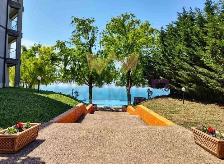 2-СТАЕН АПАРТАМЕНТ – ЗАТВОРЕН КОМПЛЕКС, МОРСКА ПАНОРАМА, АКТ 16, ОБЗАВЕДЕН, ПАРКОМЯСТО -  - снимка 17 - Имоти Премиер