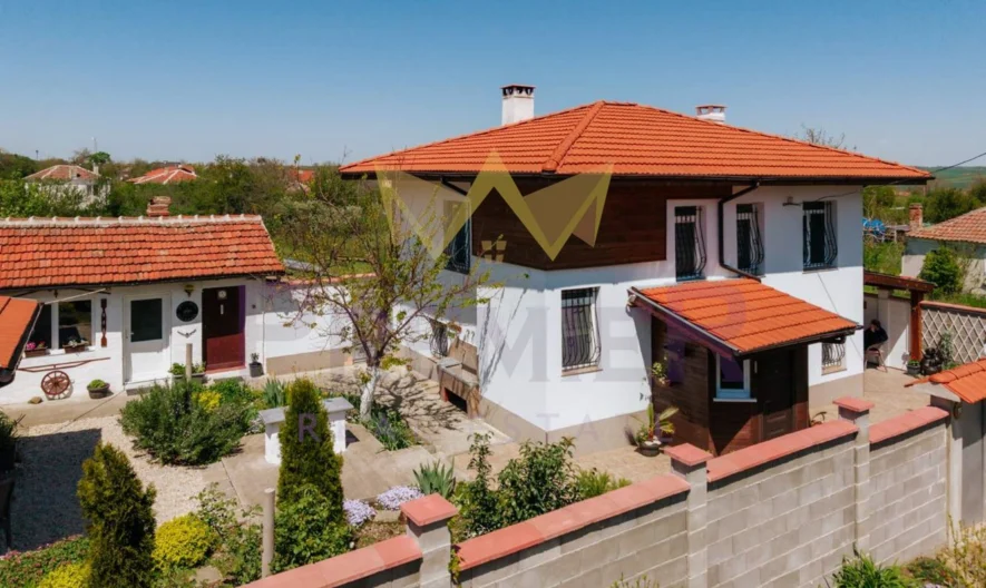 בית בכפר דיולבו – יותר מ-200 מ״ר שטחים פונקציונליים -  - snimka 1 - Imoti Premier