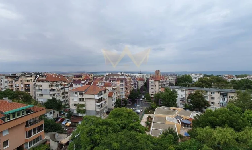 3-bedroom apartment with an excellent location in Lazur district -  - snimka 2 - Imoti Premier