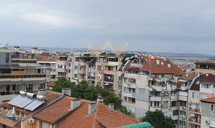3-bedroom apartment with an excellent location in Lazur district -  - snimka 3 - Imoti Premier