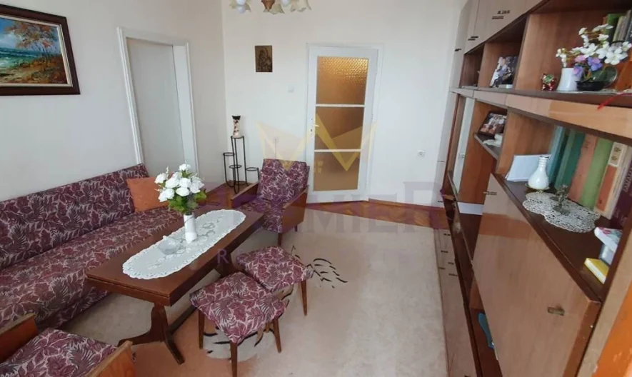 3-bedroom apartment with an excellent location in Lazur district -  - snimka 4 - Imoti Premier