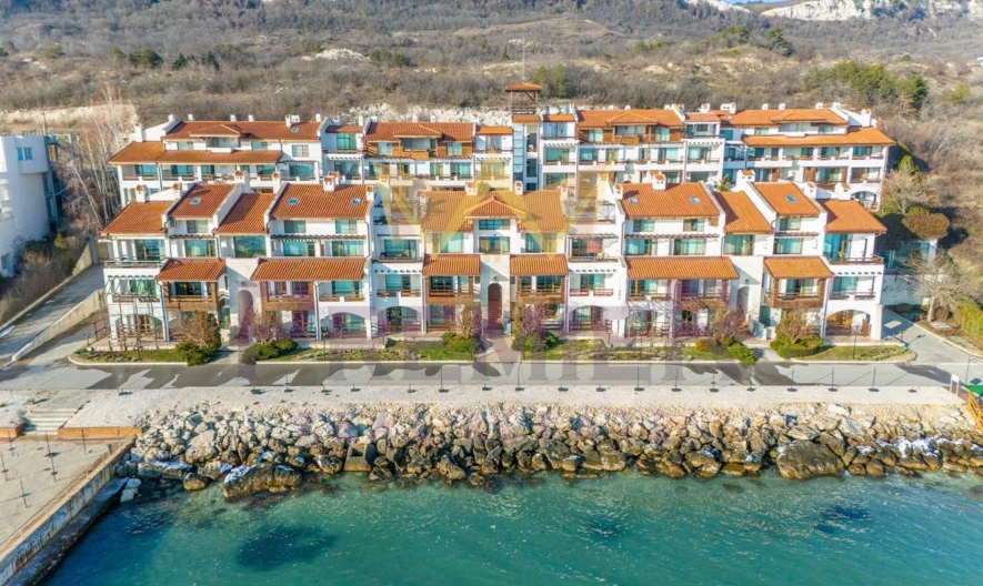 3-стаен апартамент с невероятна морска панорама в к.к. Бялата Лагуна (местност Икантълъка) – гр. Балчик, обл. Добрич. - - снимка 1 - Имоти Премиер