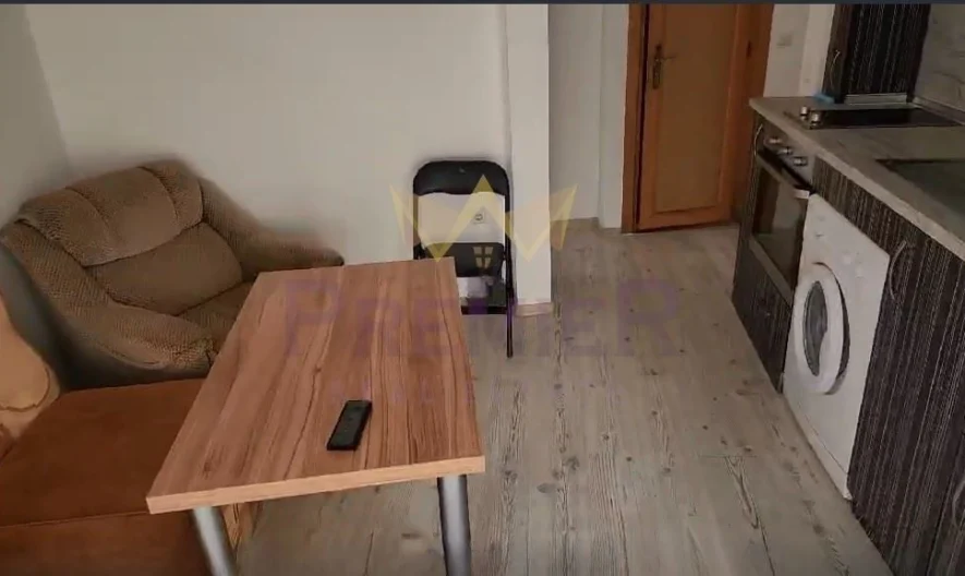 3-стаен тухлен апартамент до Базар Левски -  - снимка 3 - Имоти Премиер