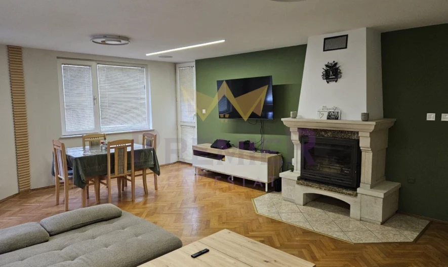 4-стаен апартамент в р-на на Колхозен пазар, гр.Варна - - снимка 1 - Имоти Премиер