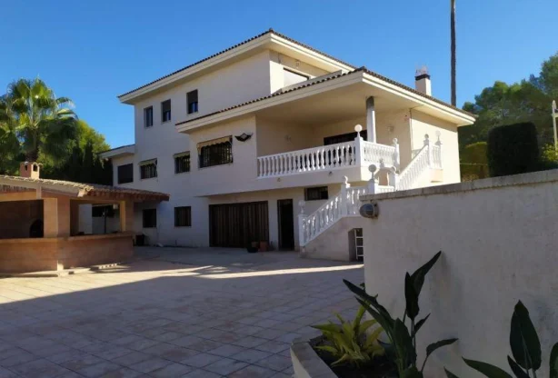 סוכנות נדל״ן - Imoti Premier - imot - 1209294, מחיר: 890000 EUR