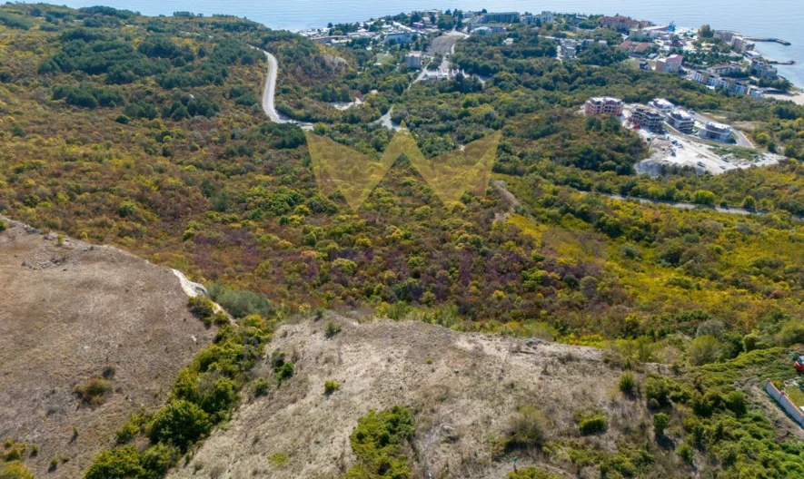 663 sq.m. PLOT WITH UNOBSTRUCTED SEA PANORAMA AND BUILDING PERMIT – TOPOLA -  - snimka 1 - Imoti Premier