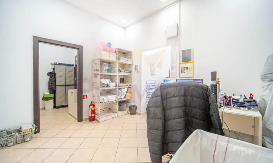 ЪГЛОВ МАГАЗИН С ГАРАНТИРАН НАЕМ – ТОП ЛОКАЦИЯ В ЦЕНТЪРА НА ВАРНА - - снимка 4 - Имоти Премиер