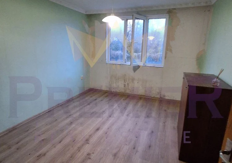 Апартамент с 3 спални и кухня в Цветен кватал - - снимка 3 - Имоти Премиер