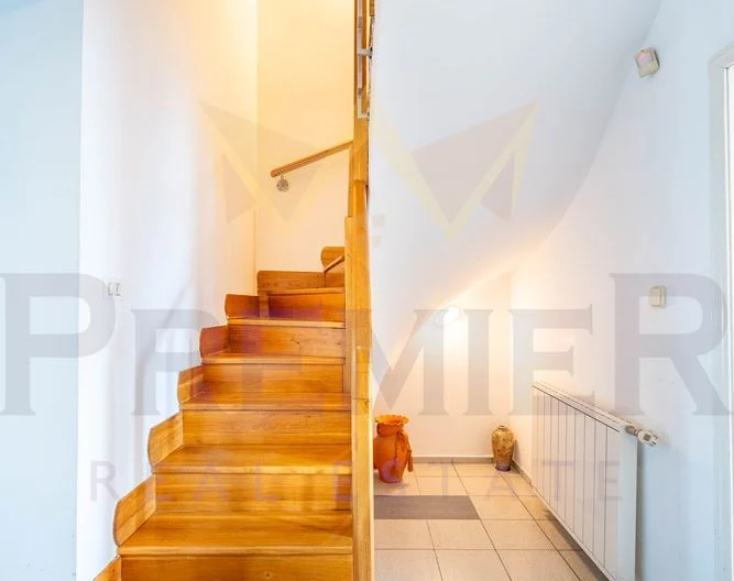 АПАРТАМЕНТ С ЧЕТИРИ СТАИ в района на кв. Левски, в близост до Технически университет – гр. Варна. -  - снимка 18 - Имоти Премиер