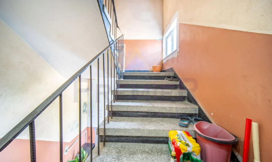 Апартамент с двор в град Добрич - - снимка 31 - Имоти Премиер