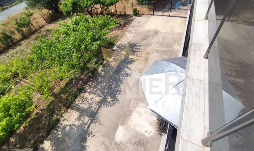 Апартамент с двор в град Добрич - - снимка 33 - Имоти Премиер