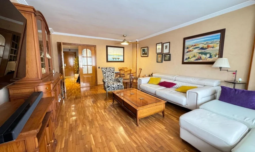 Apartament v Alikante (3 Schlafzimmer, 2 Bäder) -  - snimka 1 - Imoti Premier