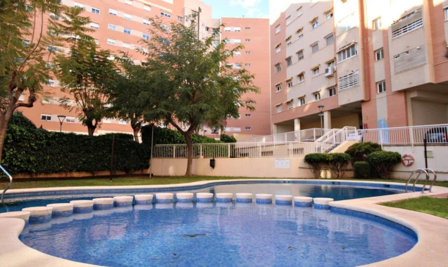 Apartament v Alikante (4 bedrooms, 2 bathrooms) -  - snimka 1 - Imoti Premier