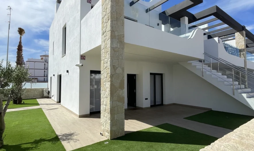 Апартамент в Torrevieja, Alicante (3 спални, 2 бани) -  - снимка 1 - Имоти Премиер