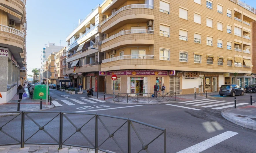 Апартамент в Torrevieja, Alicante (3 спални, 2 бани) -  - снимка 1 - Имоти Премиер
