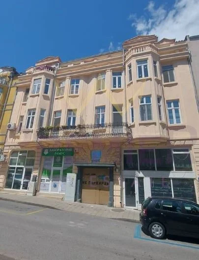 АПАРТАМЕНТ В ЦЕНТЪРА НА БУРГАС. ТОП МЯСТО -  - снимка 1 - Имоти Премиер