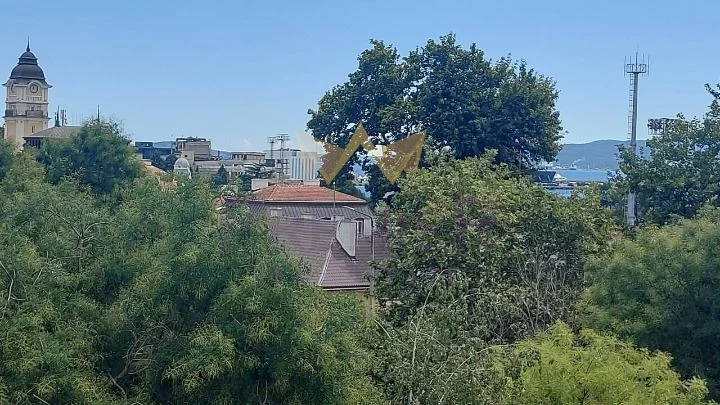 АПАРТАМЕНТ В ЦЕНТЪРА НА БУРГАС. ТОП МЯСТО -  - снимка 2 - Имоти Премиер