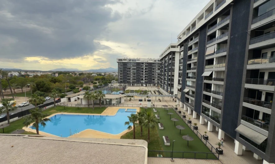 Apartment in Alicante (2 bedrooms, 2 bathrooms) -  - snimka 1 - Imoti Premier
