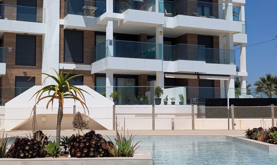 Apartment in Denia, Alicante (2 beds, 2 baths) - - снимка 1 - Имоти Премиер
