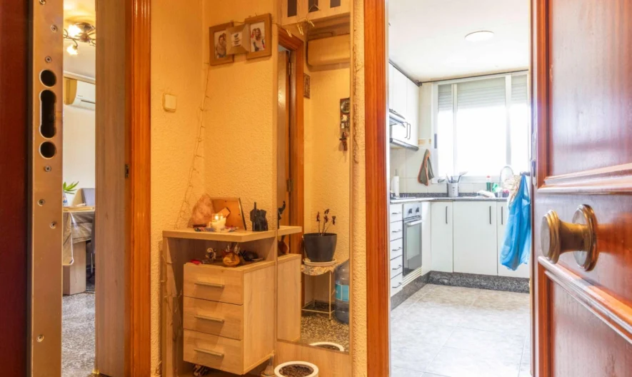 Apartment in Valencia (3 bedrooms, 1 bathroom) -  - snimka 1 - Imoti Premier