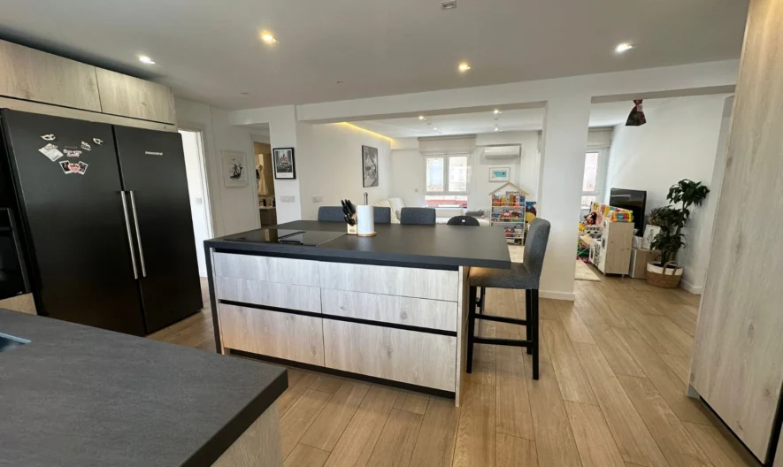 Apartment in Valencia (4 bedrooms, 2 bathrooms) -  - snimka 1 - Imoti Premier