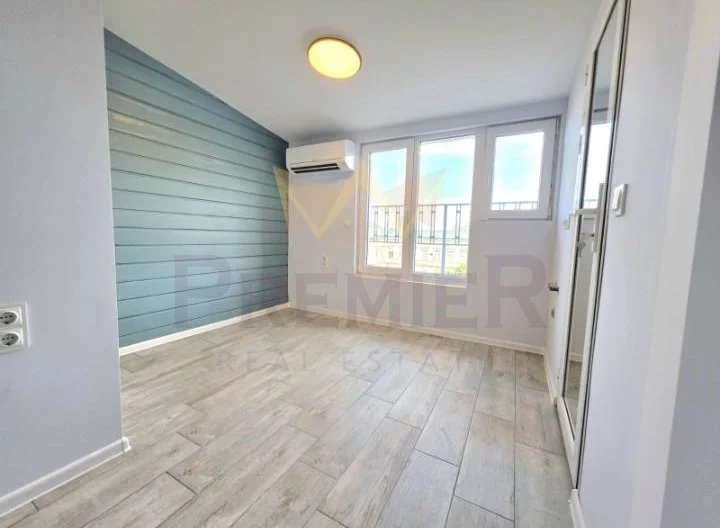 Ателие в идеален център - - снимка 2 - Имоти Премиер