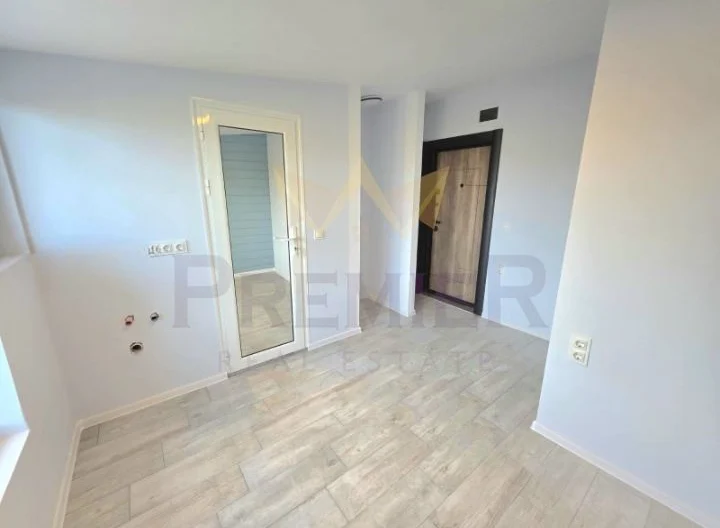 Ателие в идеален център - - снимка 4 - Имоти Премиер