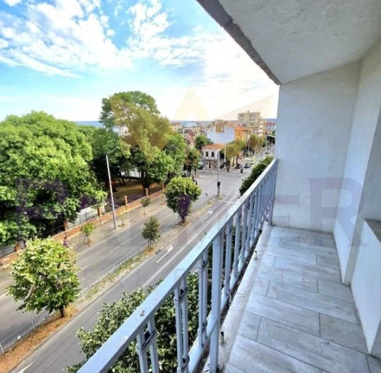 Ателие в идеален център - - снимка 8 - Имоти Премиер