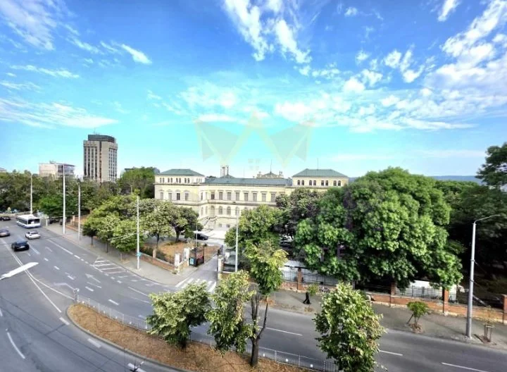 Ателие в идеален център - - снимка 9 - Имоти Премиер