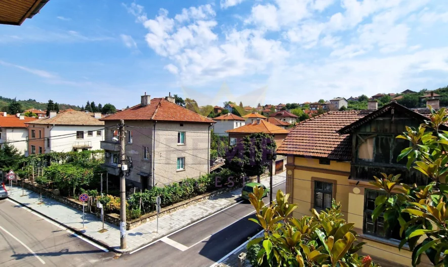 Атрактивен хотел за инвестиция в гр. Белово -  - снимка 1 - Имоти Премиер