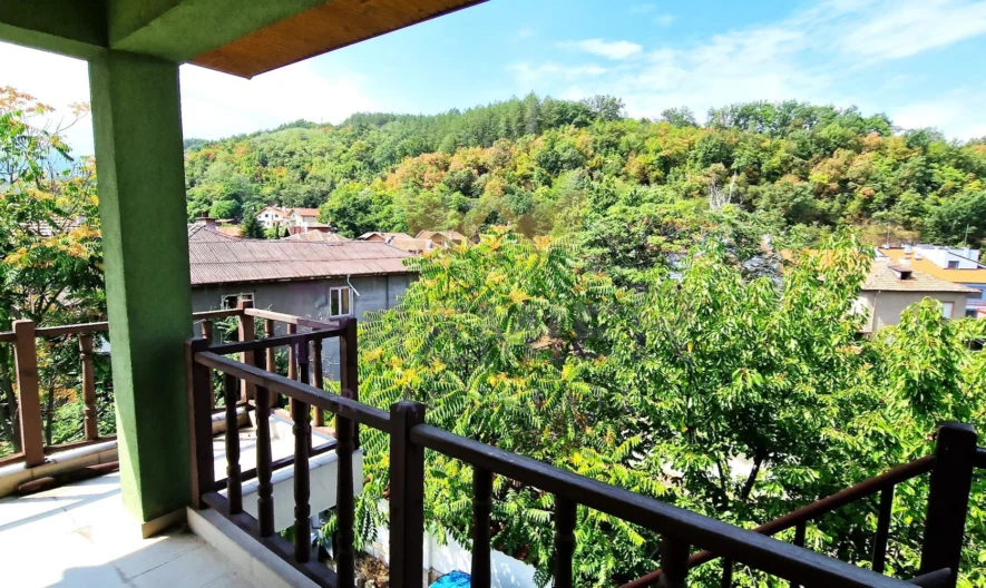 Атрактивен хотел за инвестиция в гр. Белово -  - снимка 16 - Имоти Премиер