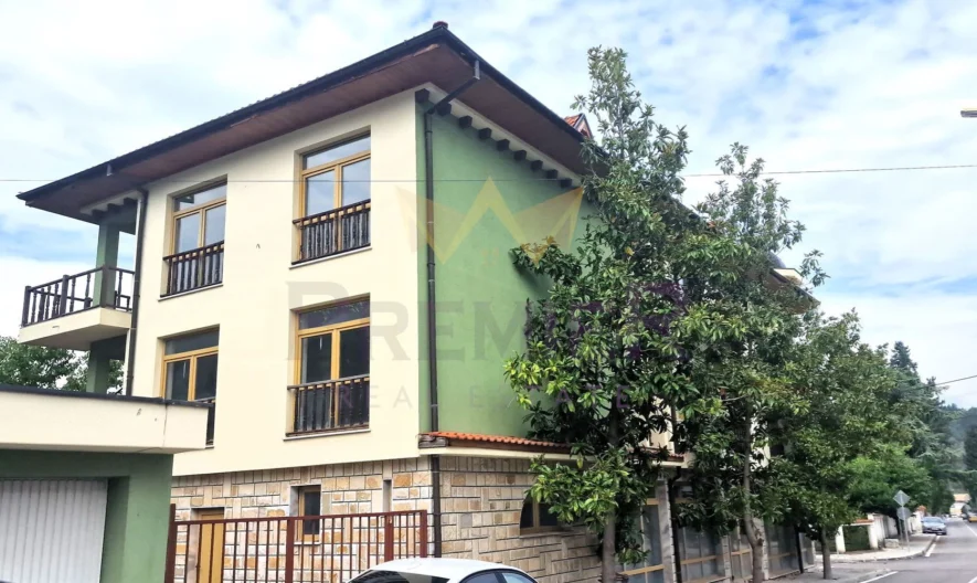 Атрактивен хотел за инвестиция в гр. Белово -  - снимка 2 - Имоти Премиер