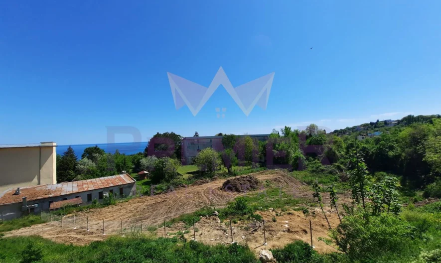 Атрактивен парцел в м-т Кабакум -  - снимка 1 - Имоти Премиер