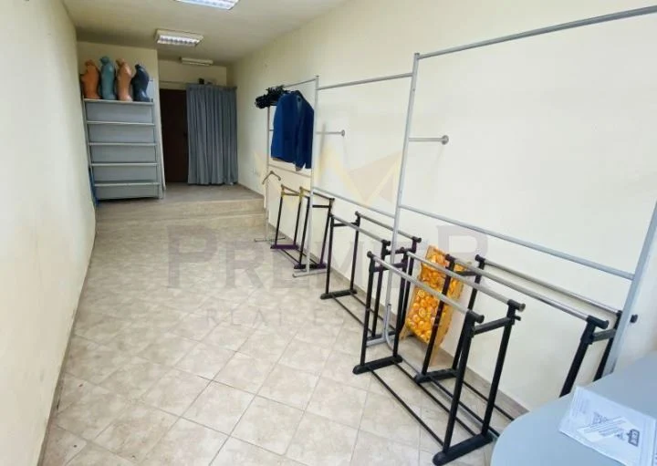 Бизнес Офис !! Колхозен пазар - - снимка 1 - Имоти Премиер