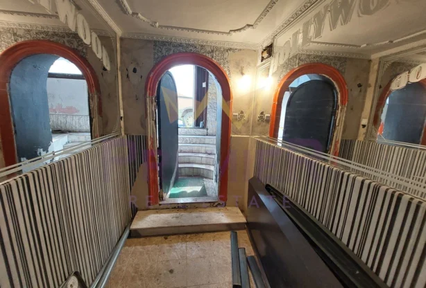 БИЗНЕС ПОМЕЩЕНИЕ В ИДЕАЛЕН ЦЕНТЪР – ВАРНА -  - снимка 2 - Имоти Премиер