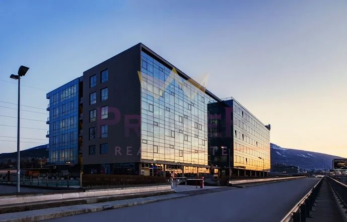 Бизнес сграда с 350 паркоместа - - снимка 1 - Имоти Премиер