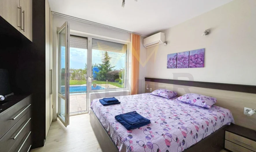 וילה דו-קומתית עם בריכה ליד מגרש הגולף BlackSeaRama Golf & Villas -  - snimka 12 - Imoti Premier