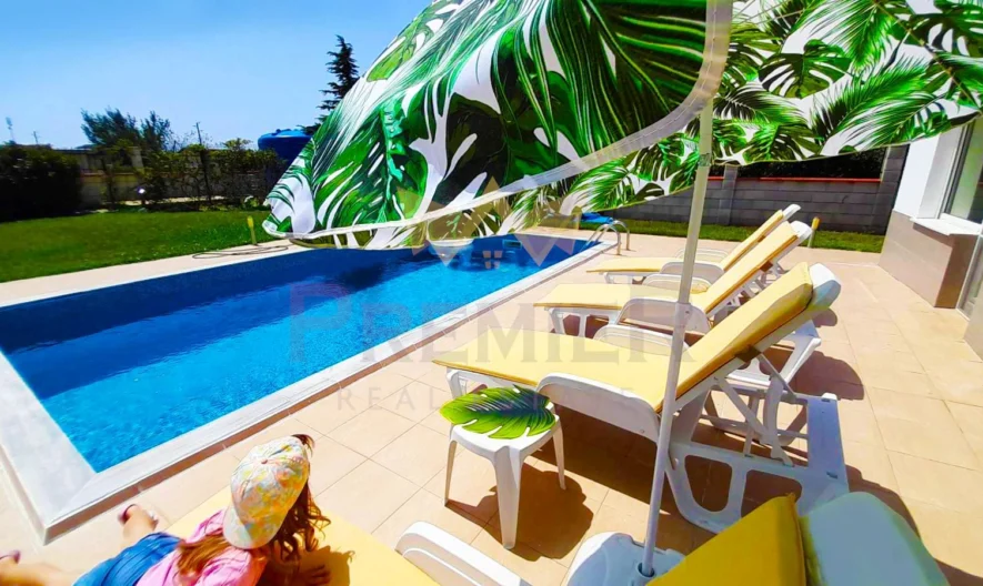 וילה דו-קומתית עם בריכה ליד מגרש הגולף BlackSeaRama Golf & Villas -  - snimka 2 - Imoti Premier